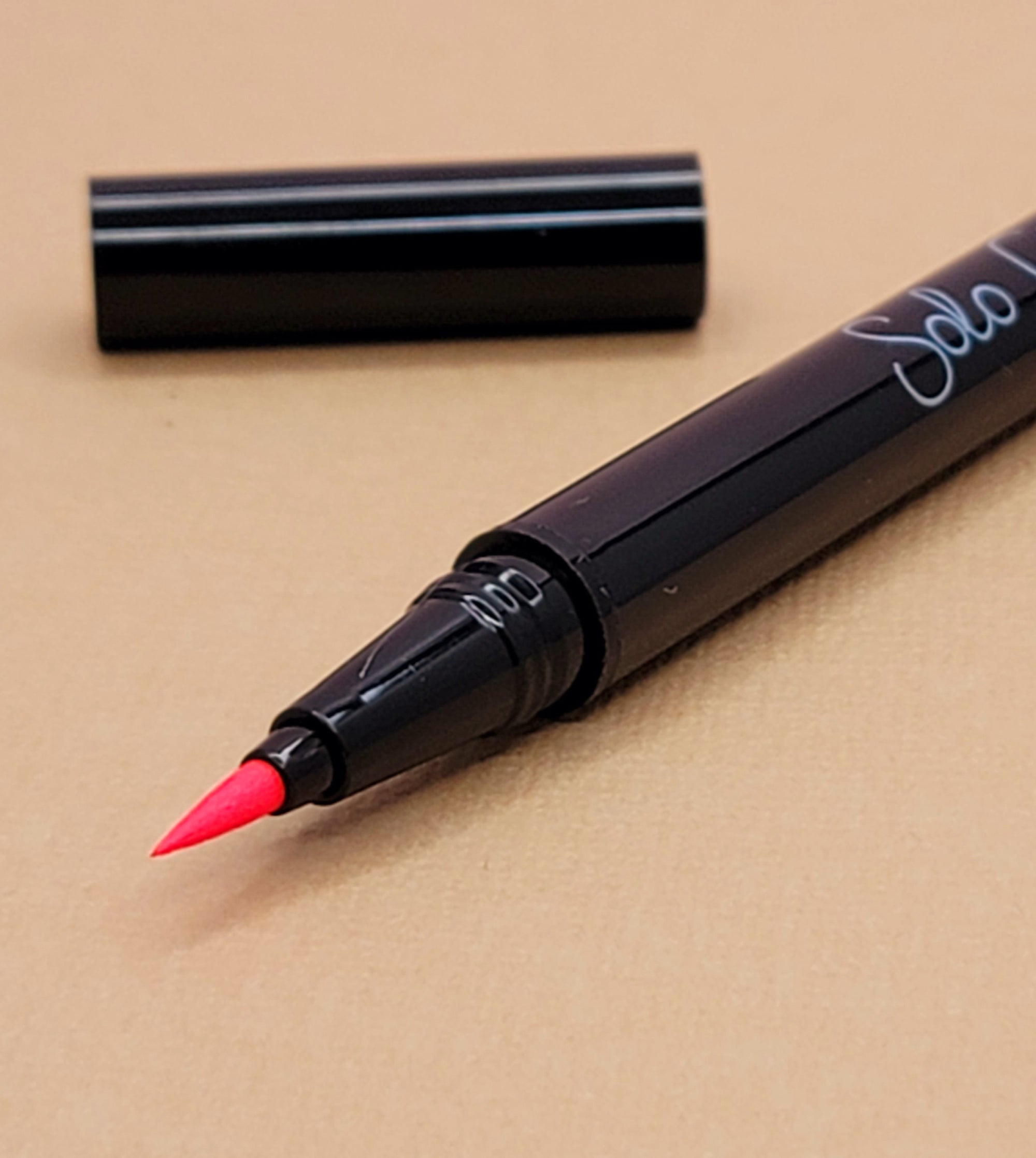So Edgy Deep eyeliner 13-0