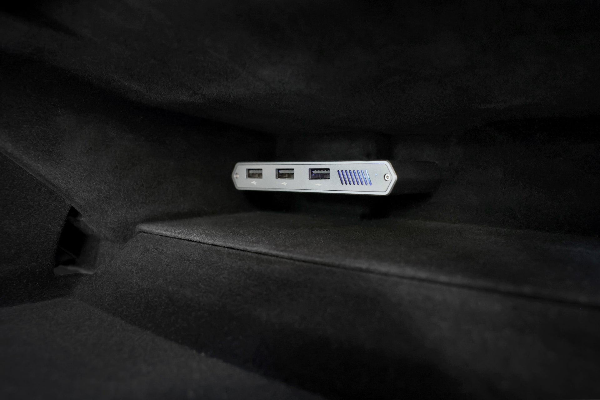 Tesla 1TB SSD + 3-Port HUB-4