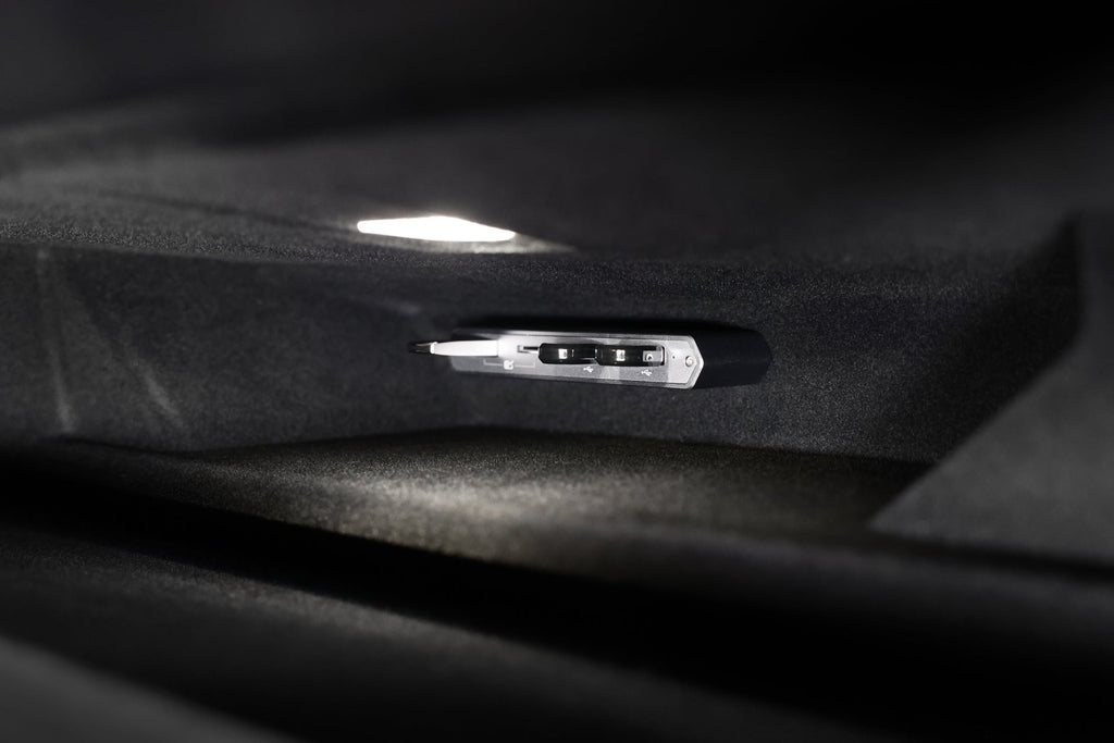 Dual-Function Storage HUB (MicroSD Reader & Tesla USB)-1