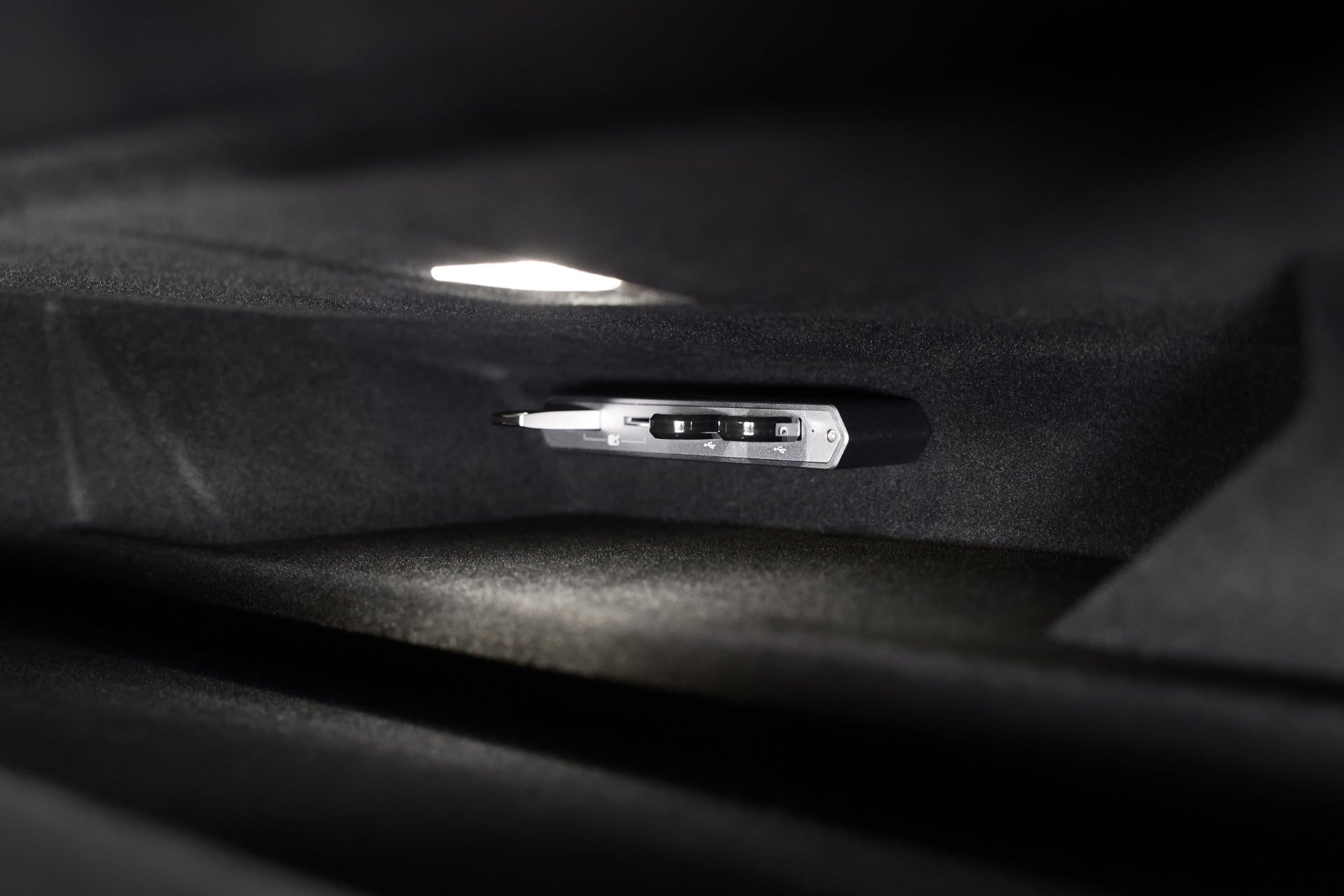 Dual-Function Storage HUB (MicroSD Reader & Tesla USB)-1